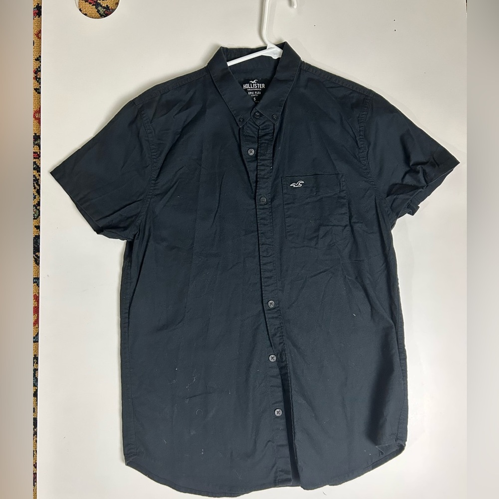 Hollister Men’s Epic Flex Black Short Sleeve Button Down Shirt